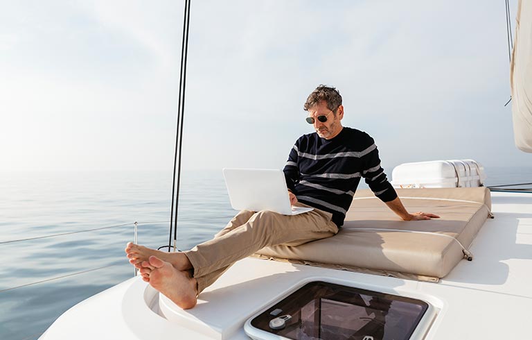 Free-Wifi-On-Board-Cocoloco-Luxury-Catamaran-in-San-Blas-Islands