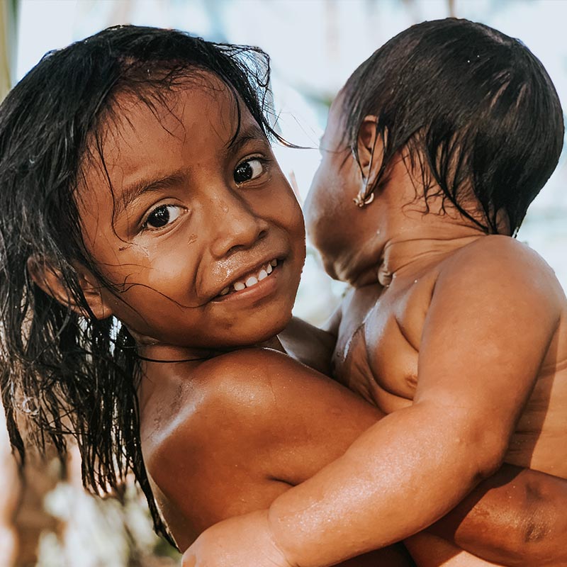 Kuna Kids Cocoloco Charter in San blass